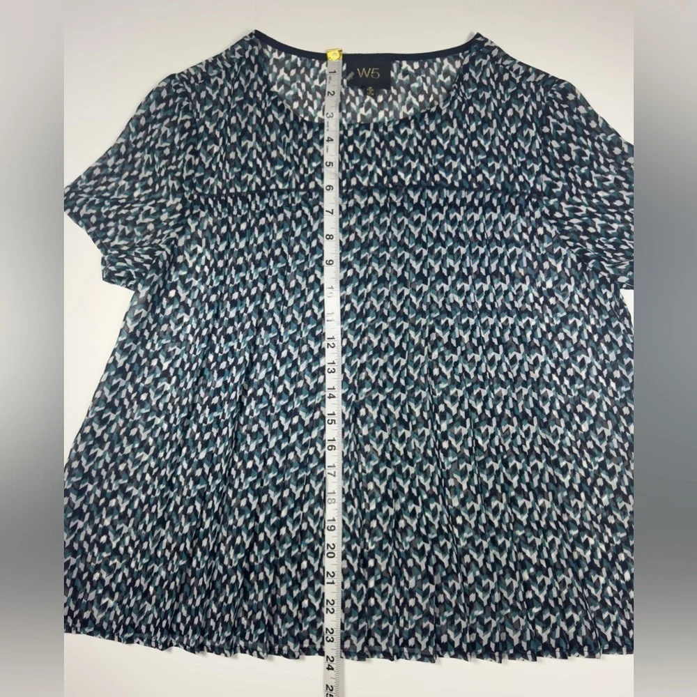 W5 Women's Blue and White Geometric Blouse 🤍💙 - Picture 3 of 8